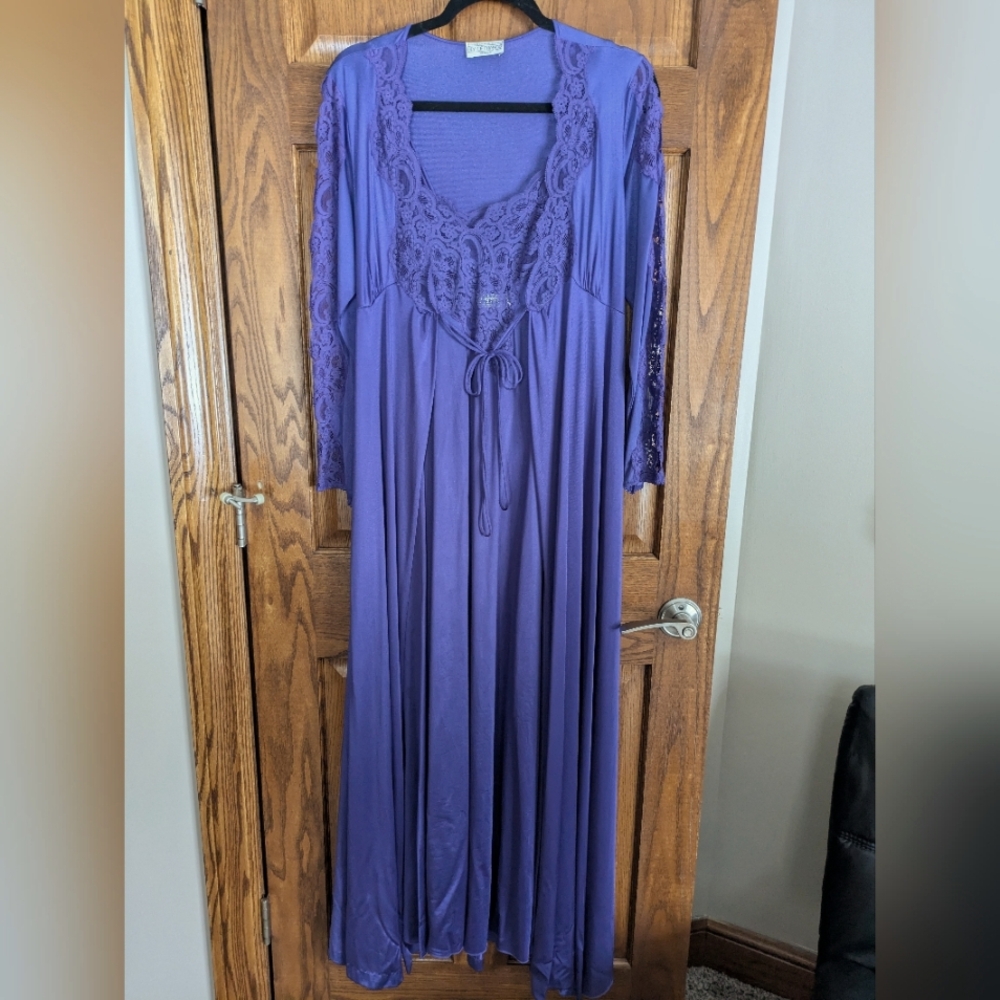 Lily of France Elegant Vintage Purple Lace Nightgown & Robe Set - Medium